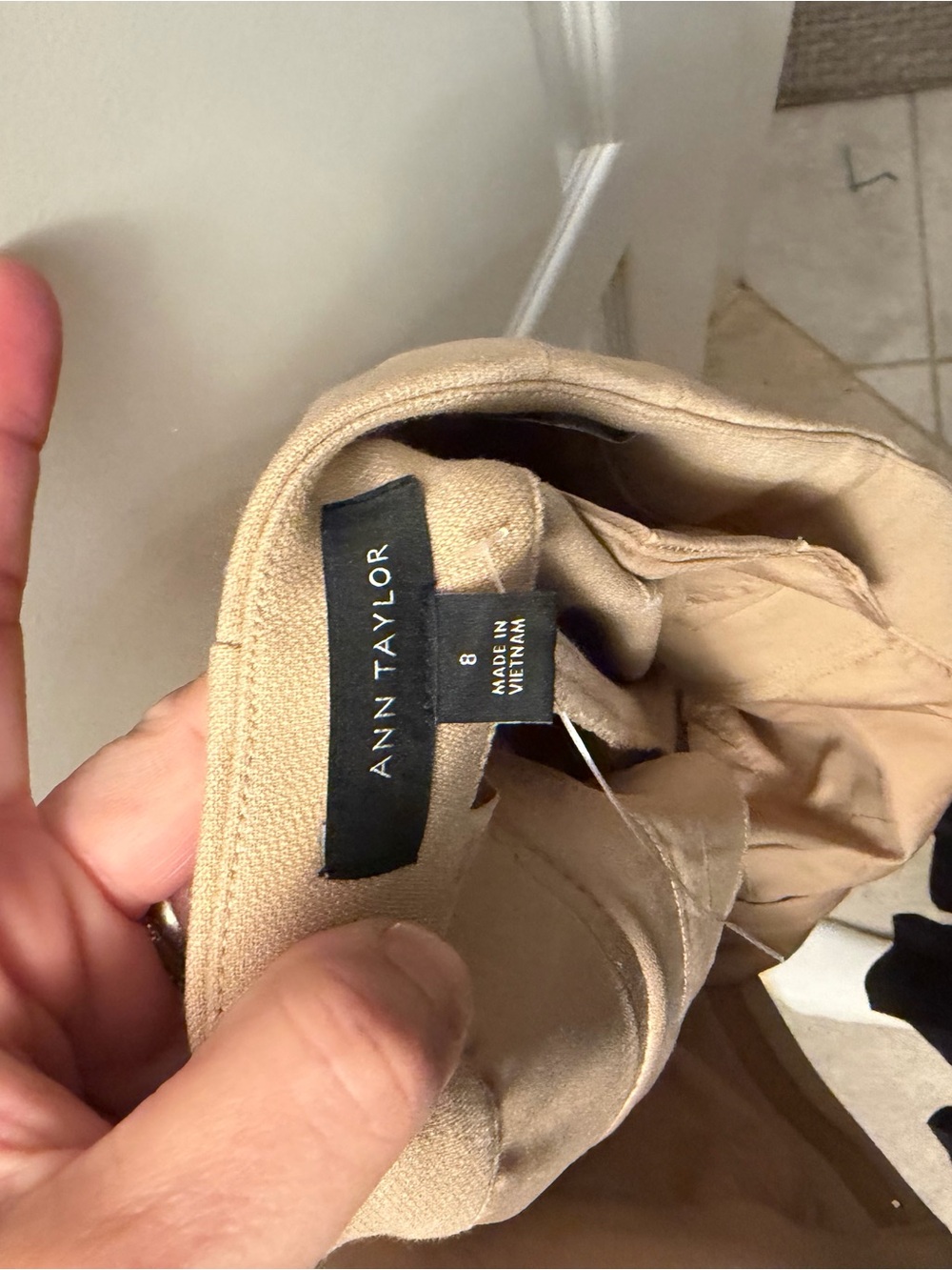 Ann Taylor Men's Tan Chinos - Picture 4 of 5